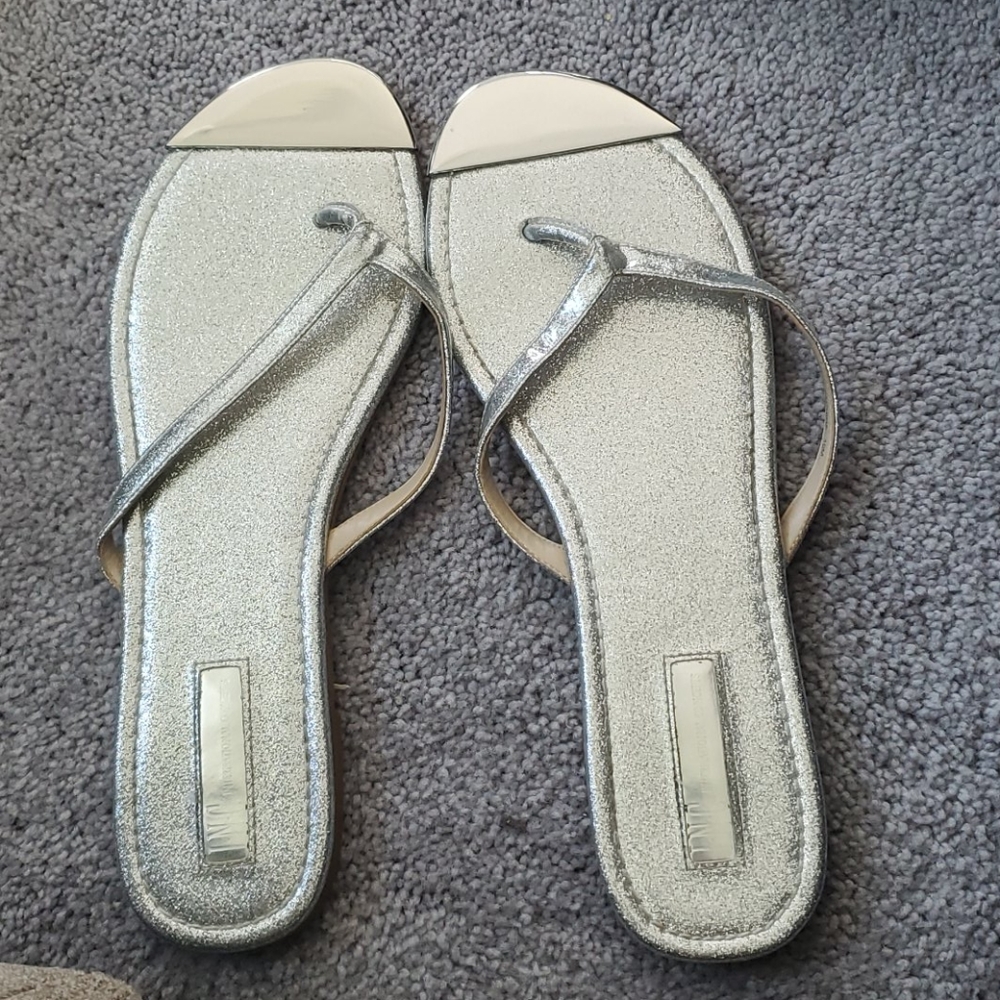 Size 10 inc flip flops grey gliterry